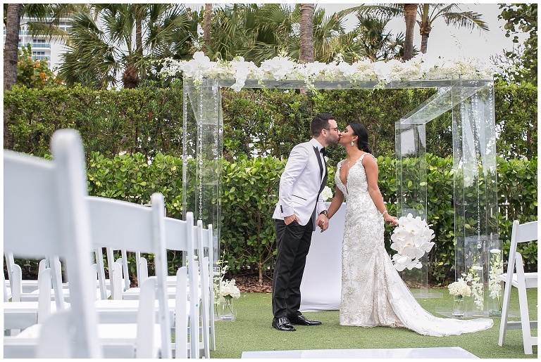 Shainna And Evan W South Beach Wedding Cake Elegant Temptations